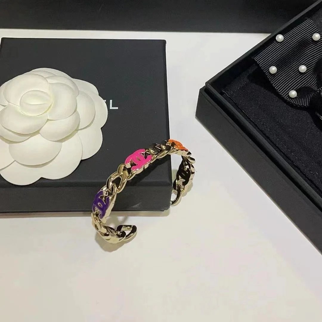 Xiangjia bracelet, 24 best-selling high-end vintage bangle, chic French-style bracelet, light luxury, ethereal and sophisticated hand jewelry – 1