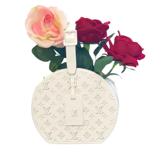 Streetwear-inspired vase ornament, sold in a complete set with packaging