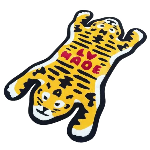 Tide brand carpet shows the characteristic image of the cooperation series and adds attention to the highlights of home furnishings. The image of the tiger into the floating pattern logo,The letters faintly visible in the tiger stripes are pure wool texture, hand-woven. Detailed characteristics 94 x 160 x 1.5 centimeter (Length x High x Wide