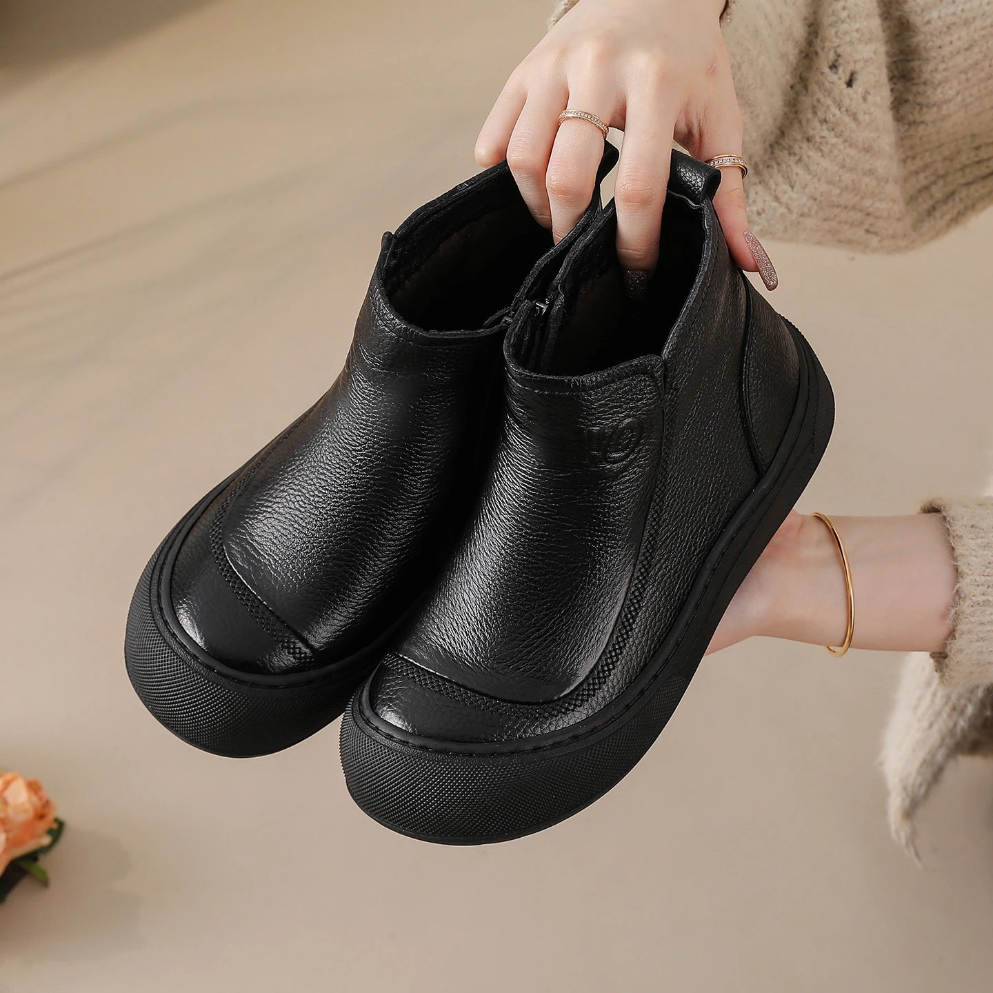 Genuine Leather Short Boots Women's Autumn and Winter New Soft Bottom Soft Top Layer Cowhide Vintage Flat Bottom Round Head High-Top Fleece Leather Boots – Black 706-1 Pay attention to the article number, 35