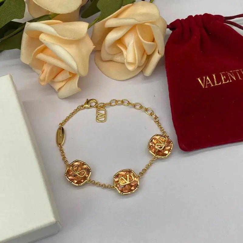 Classic Huajia Bracelet Diamond-encrusted Joker High-value Explosive Advanced Explosive European and American V-letter Mother Bracelet Female Trend – 1