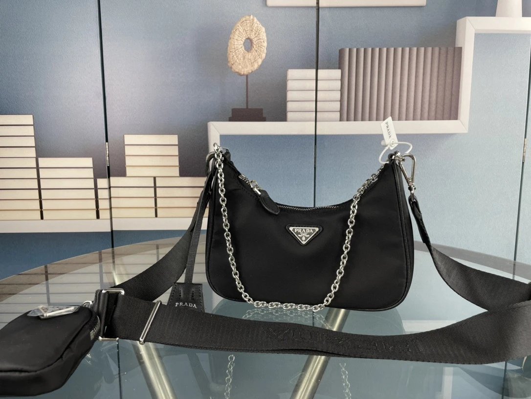 Classic, stylish, convenient, and versatile nylon shoulder/crossbody bag – Q1 – 051-1
