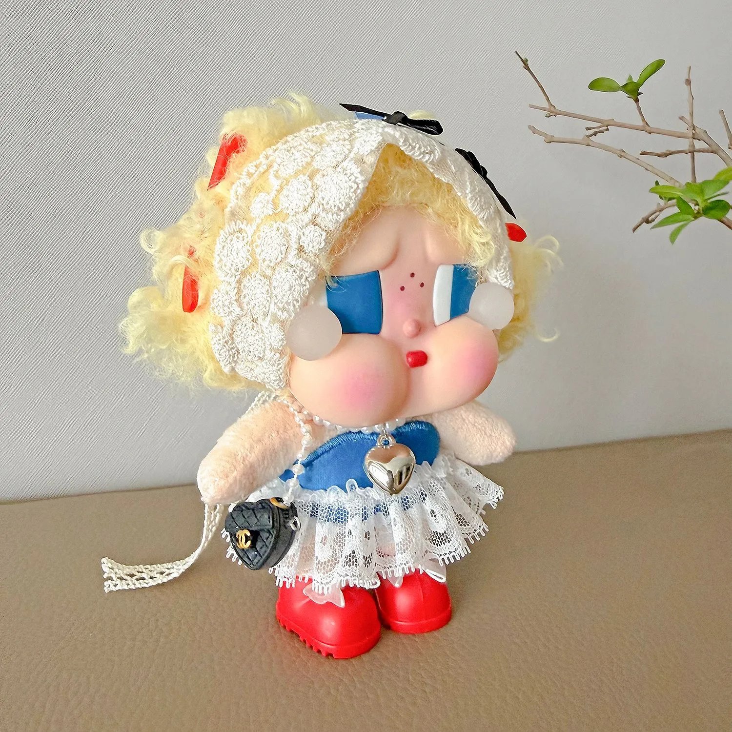 Zsiga Gazijie Lace Hair Ornaments Knitted Necklace Love Small Sachet Pendant Crying Wa Lara Cloth Universal Wholesale – White Lace Skirt 6 Piece Set (Hair Belt Powder Hair Card Skirt Necklace Red Shoes Black Bag), (Wardrobe for dolls only, dolls not included)