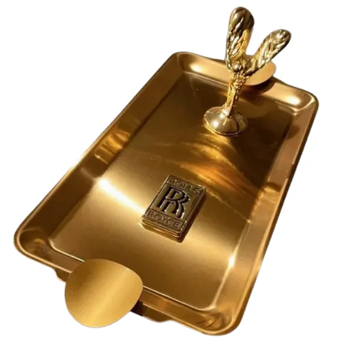 A classic Rolls‑Royce cigar humidor and ashtray, bearing the marks of countless puffs and butts! We’ll be by your side as you strive for the life and future you deserve! Even if you don’t use it as a cigar humidor, it can still serve as a decorative piece – Option 9AEC1DD4