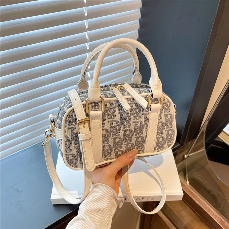 Korean Style High Quality Handheld Bowling Bag Women's 2025 New Super Fire Shoulder Bag Crossbody Small Square Bag – gray
