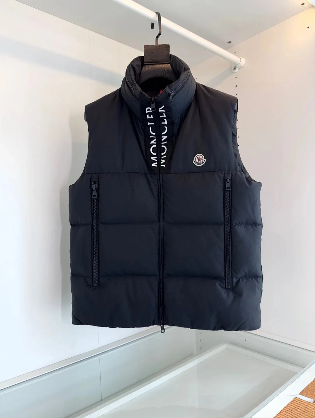 New winter cotton vest—black and white, with zip detailing and a stand-up collar—casual, stylish, and warm – Black, M