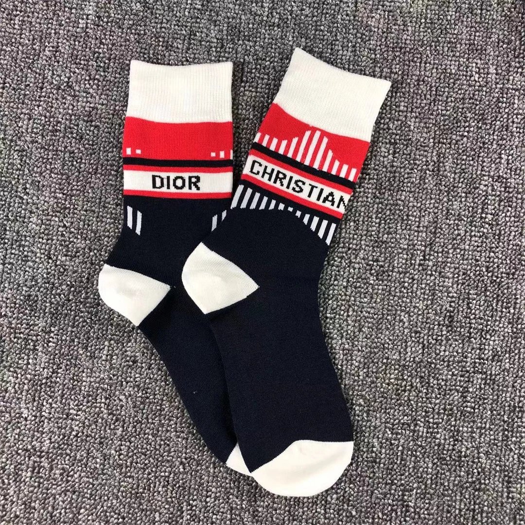 New model D Home catwalk letter tube socks wool blended calf pile socks star socks women – Black
