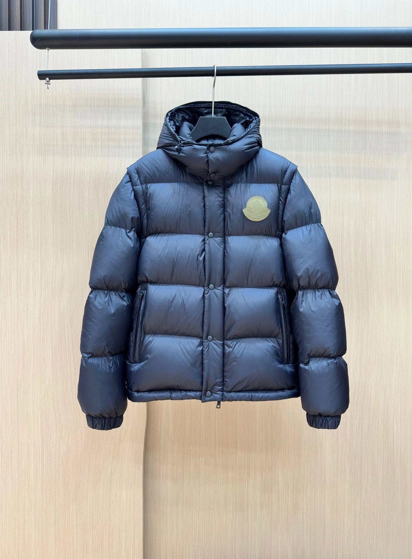 Two-way detachable-sleeve thermal down jacket – Black, 1(S)