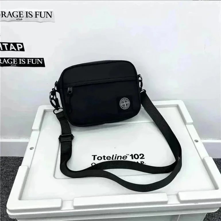 Fashionable, trendy, and versatile crossbody bag – black