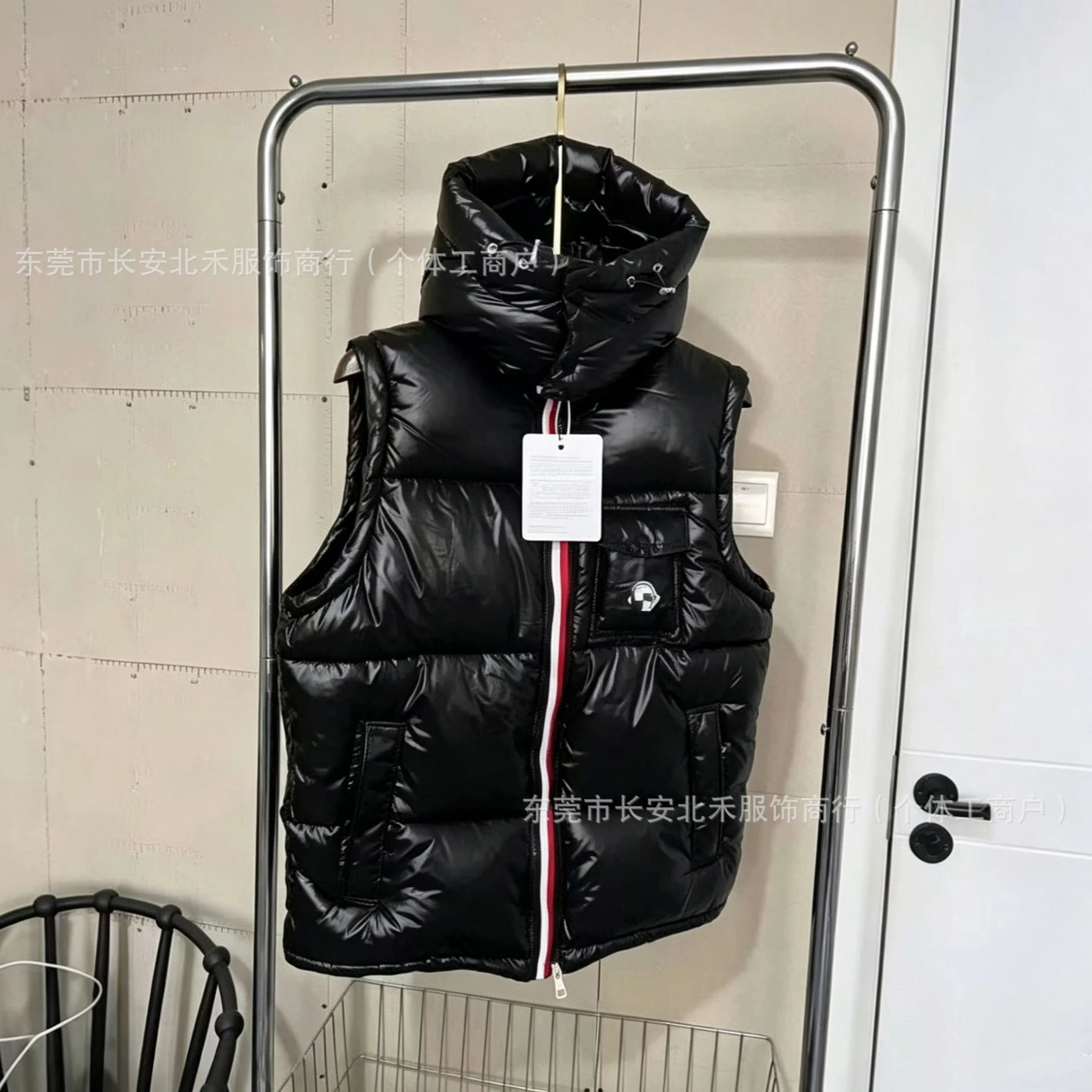 Meng’s same-style detachable-hooded glossy cotton-padded coat, loose-fitting and extra-thick, for couples—warm, windproof, cross-border ready - Image 4