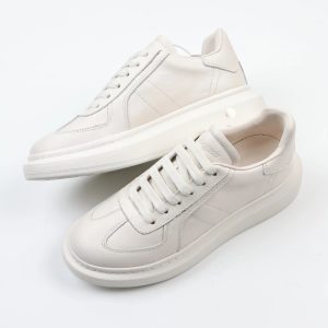 Alexander McQueen Sneaker Triple White – Leather surface white, 35